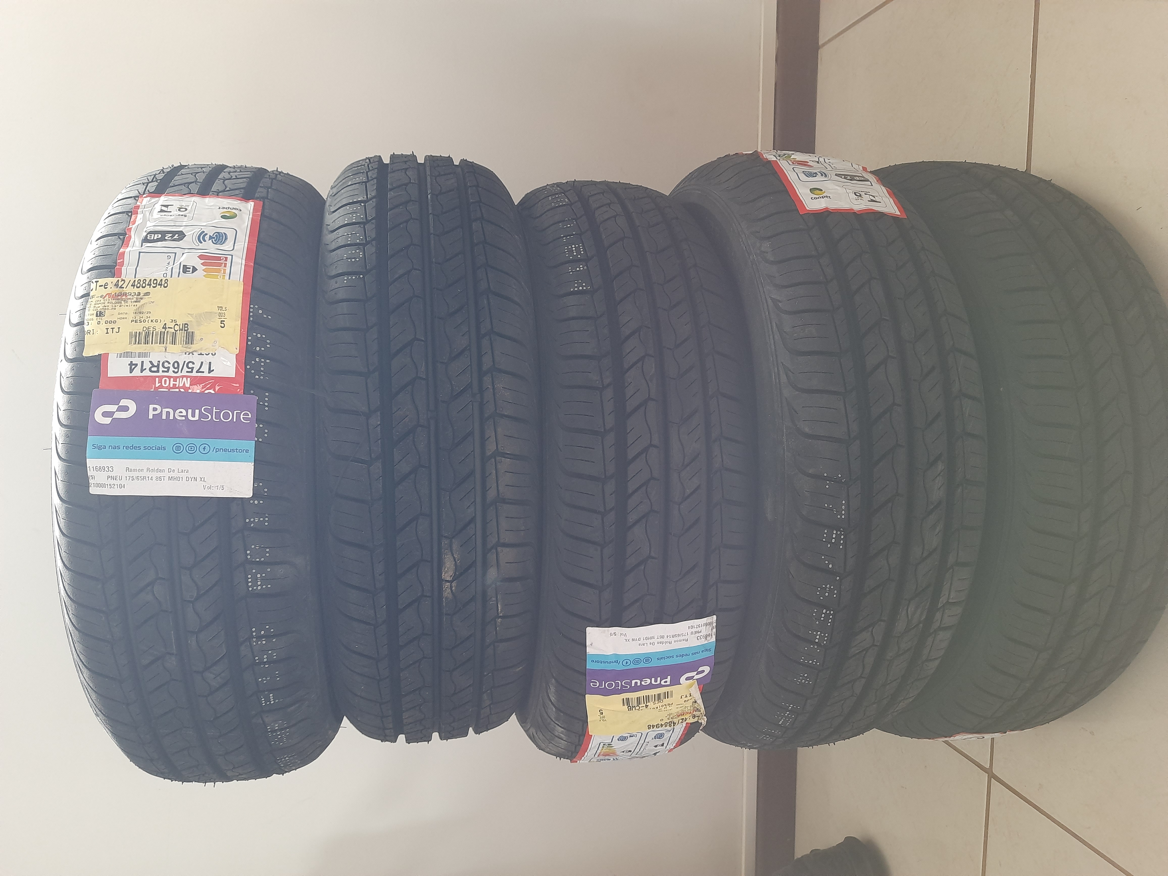 Imagem dos Pneus que chegaram em Casa